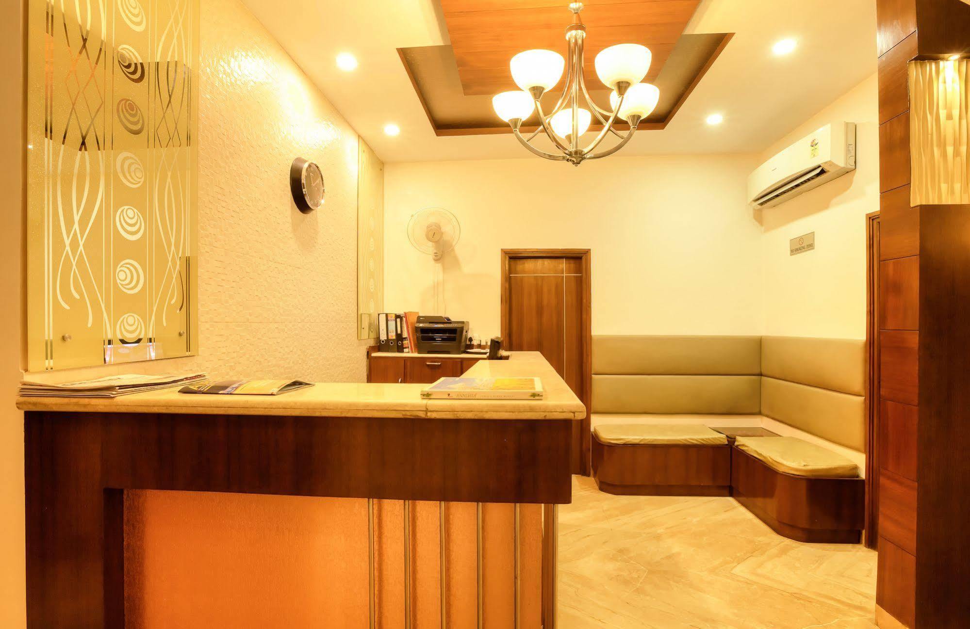 Mint Hotel Chandīgarh エクステリア 写真