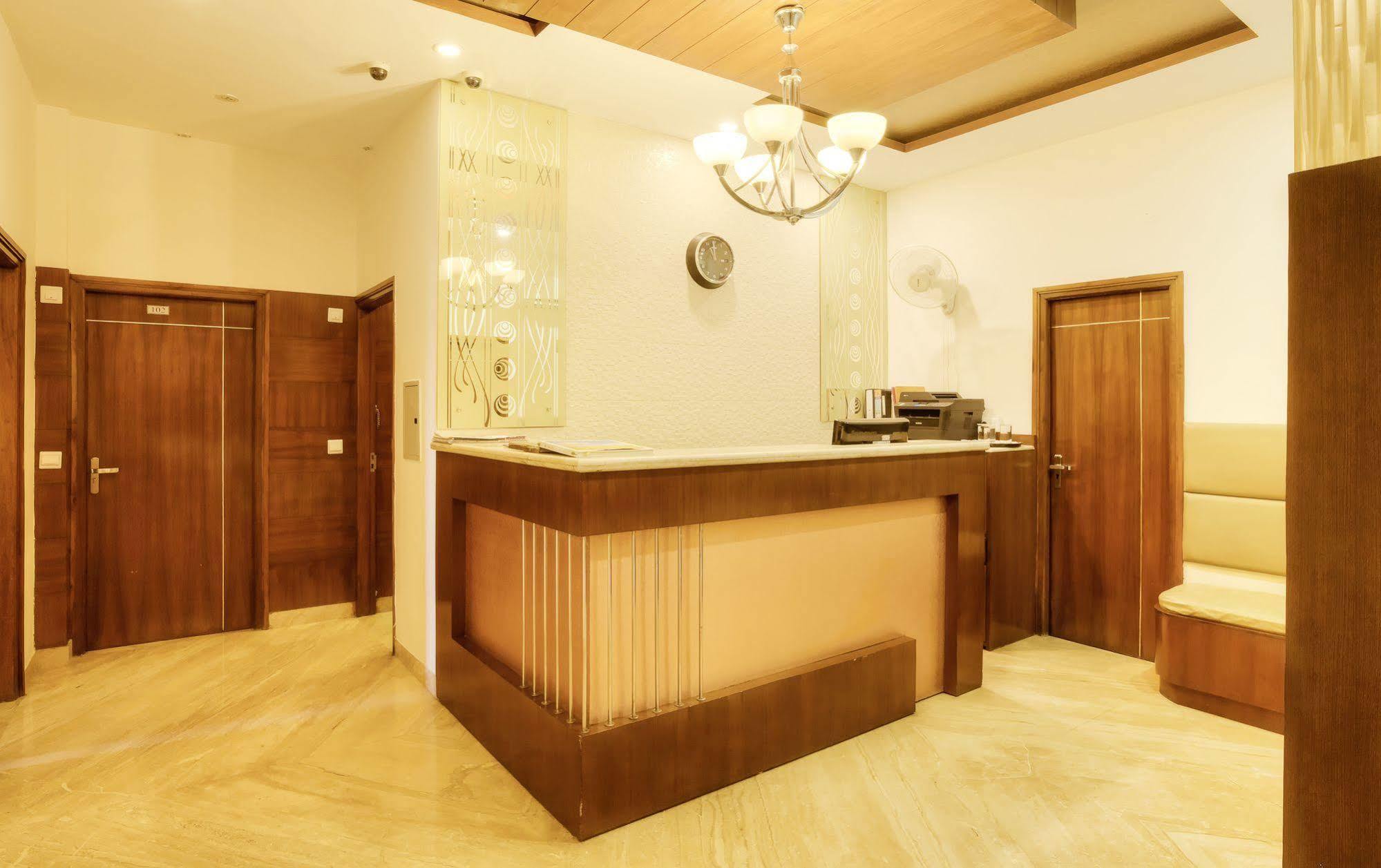 Mint Hotel Chandīgarh エクステリア 写真