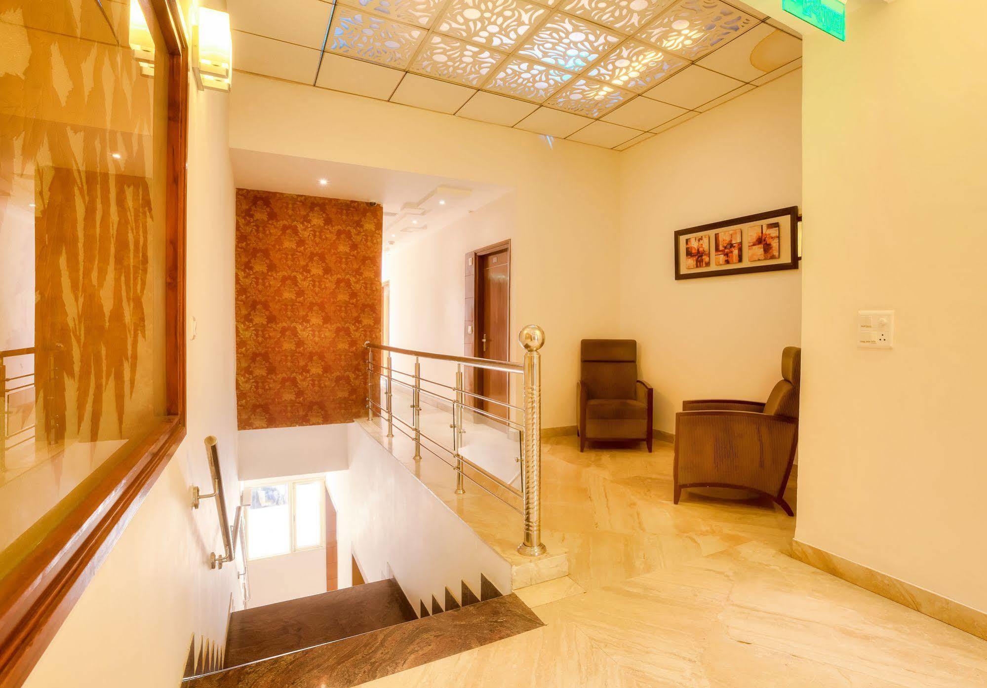 Mint Hotel Chandīgarh エクステリア 写真